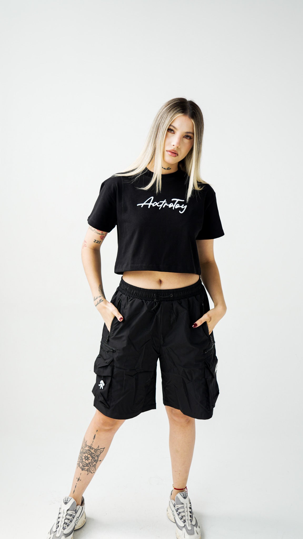 Crop Top Axtrotoy in Cursive