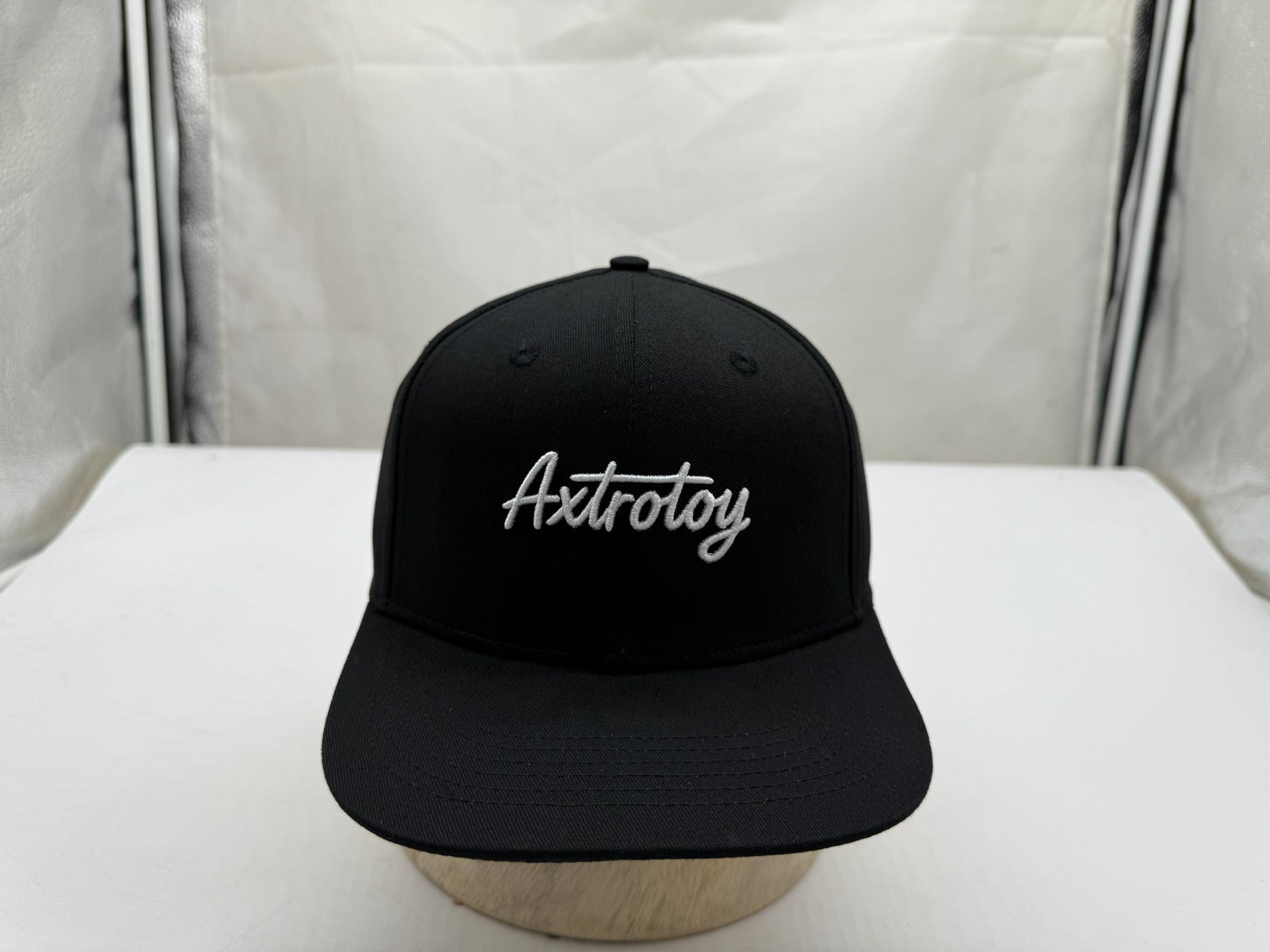 Axtrotoy Cursive Snapback – Bold Style, Universal Vibes