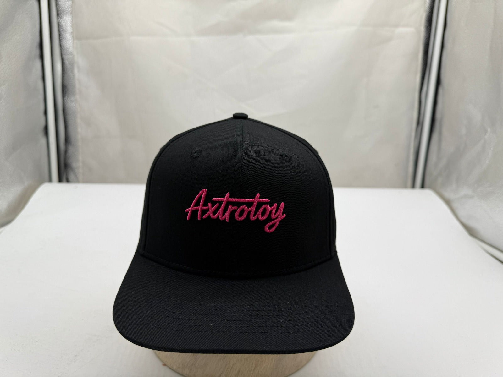 Axtrotoy Cursive Snapback – Bold Style, Universal Vibes