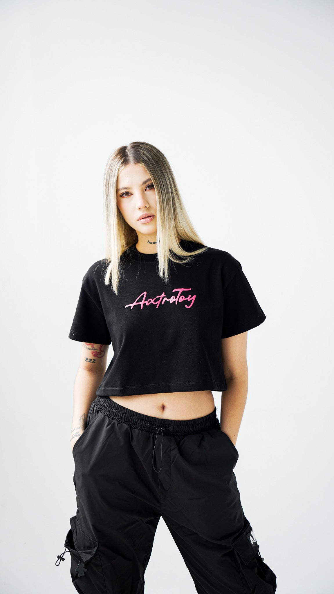 Crop Top Axtrotoy in Cursive