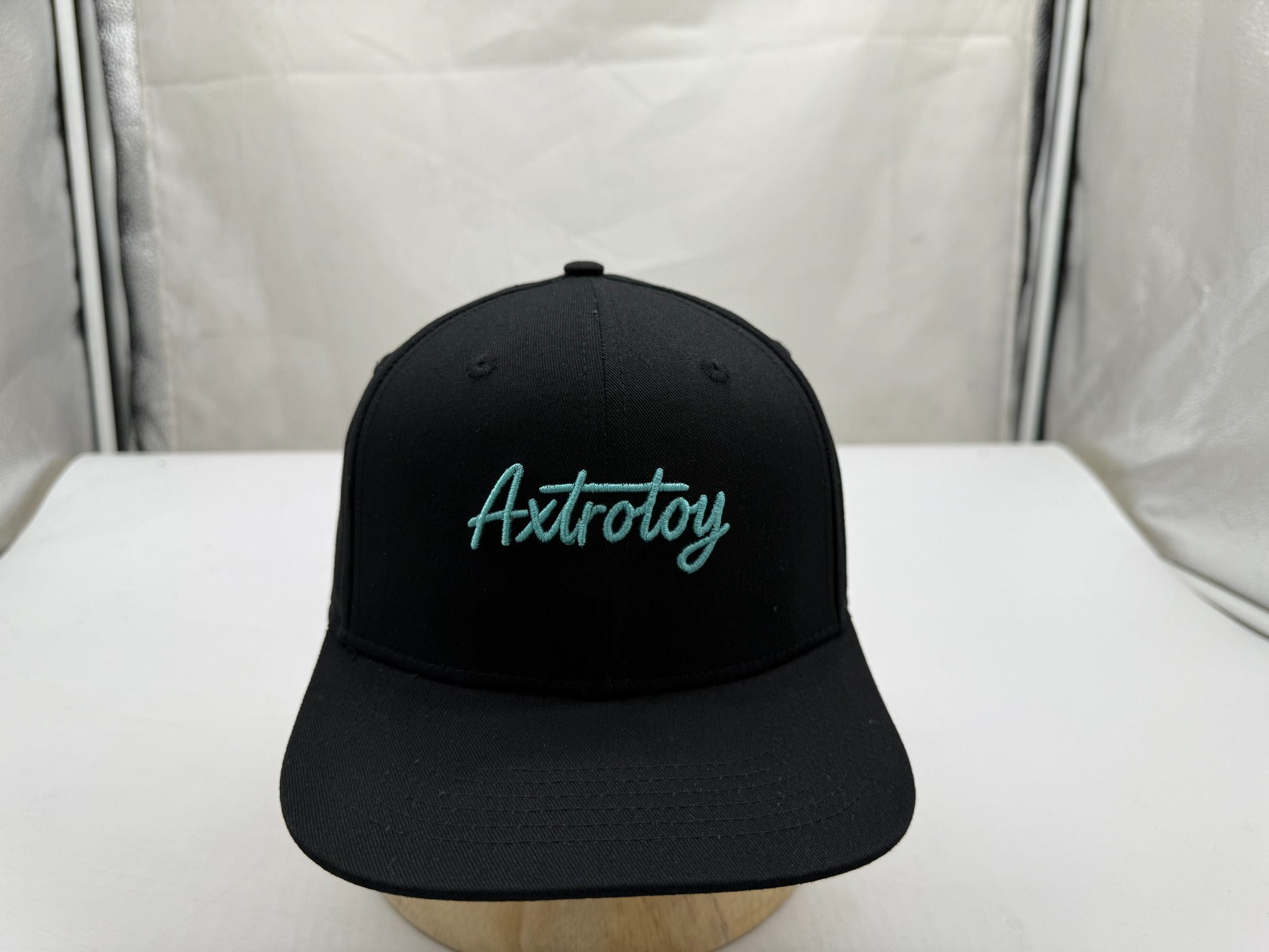 Axtrotoy Cursive Snapback – Bold Style, Universal Vibes