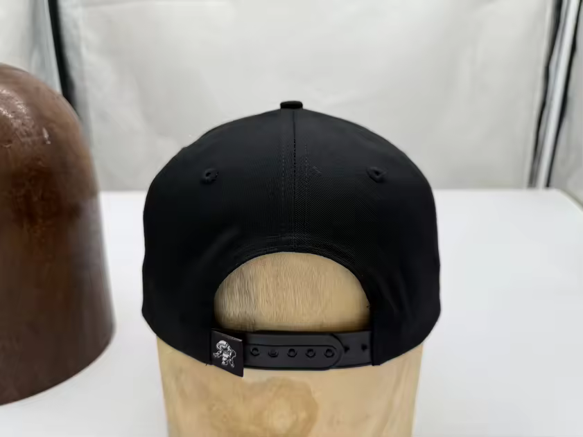 Axtrotoy Cursive Snapback – Bold Style, Universal Vibes
